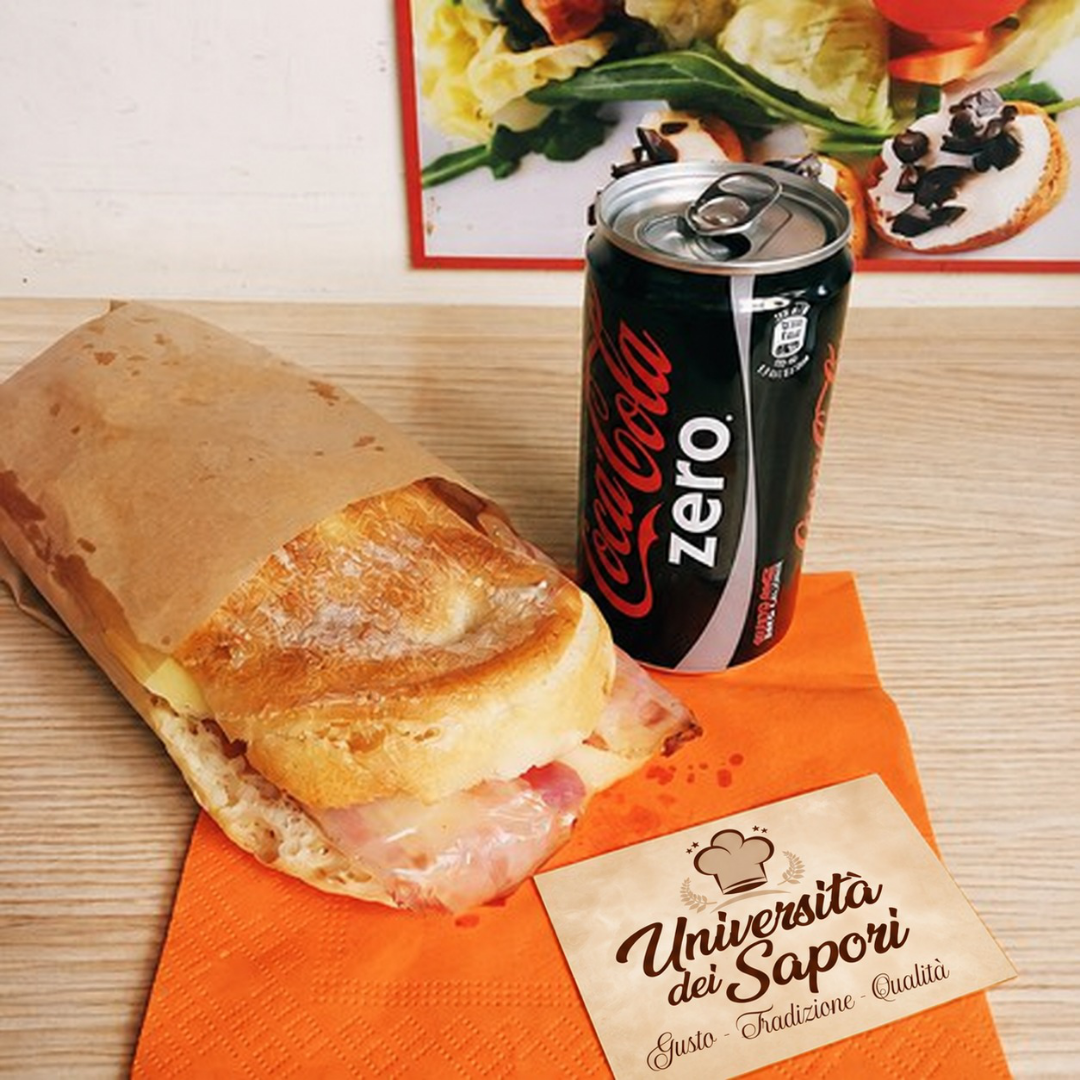 Panino con affettato e formaggio: gusto e convenienza in un solo morso!